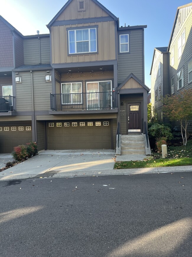 Building Photo - 10925 SW Briarwood Pl