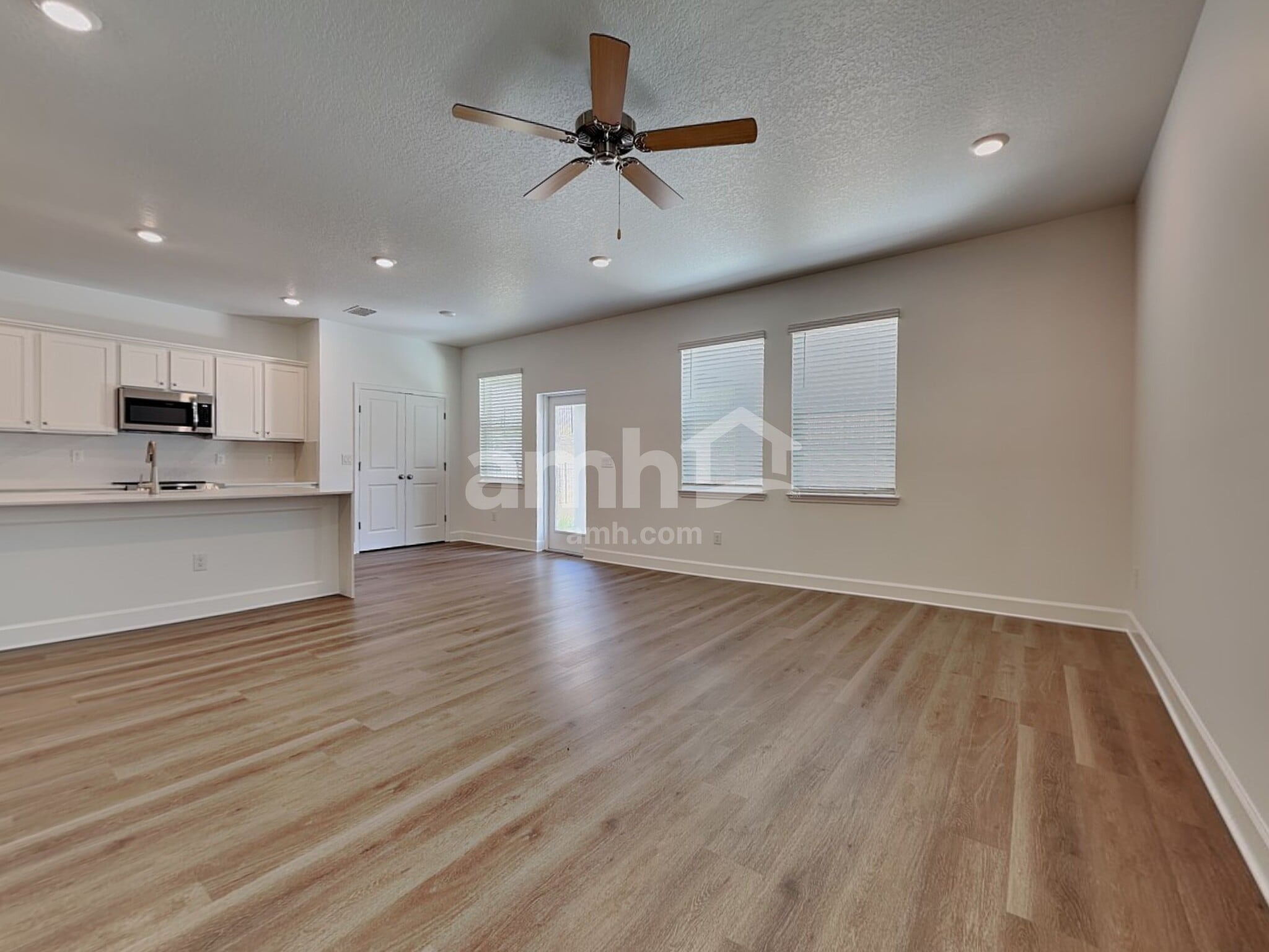 Building Photo - 37679 Dusty Saddle Ln
