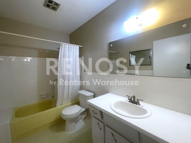 Building Photo - 2402 Ecuadorian Way
