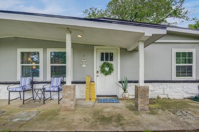Building Photo - 541 Circle Dr