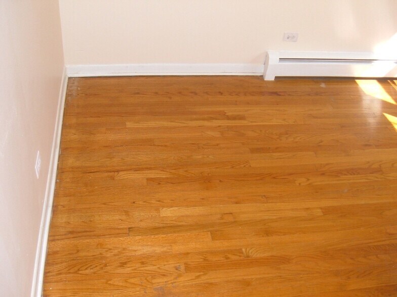 Building Photo - 4249 N Kedvale Ave