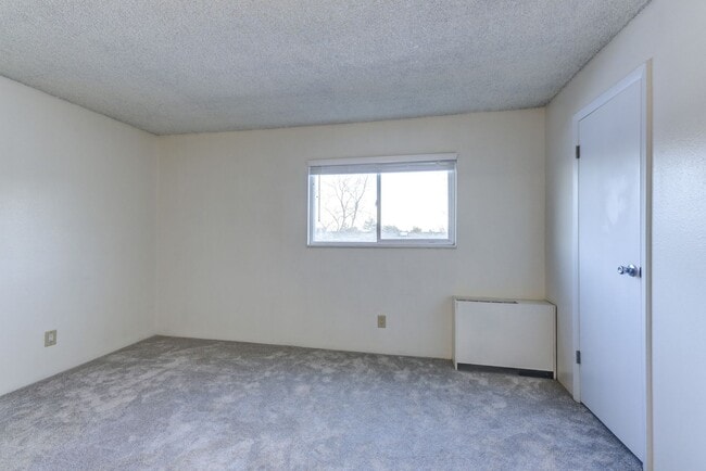 Building Photo - Pre-Leasing August 2026: Great 1 Bed, 1 Ba...