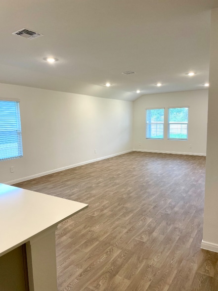 Building Photo - 264 Denali Dr