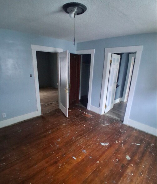 Building Photo - 2057 N Charles St