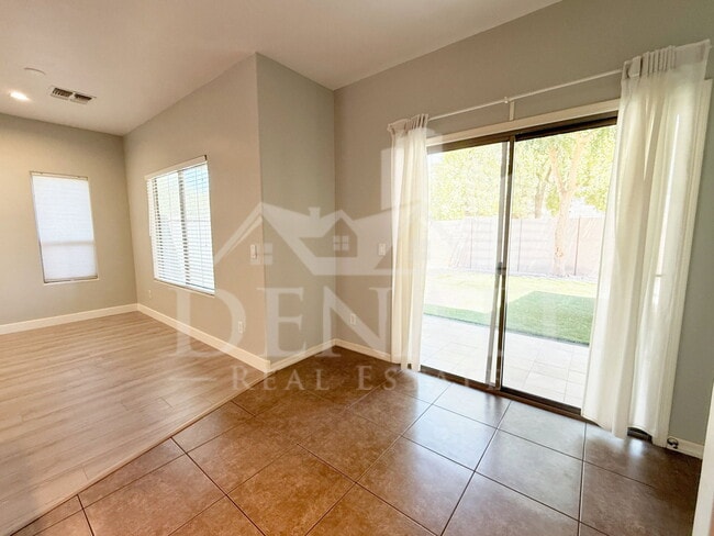 Building Photo - 3998 W Roundabout Cir