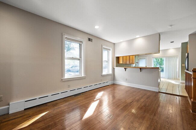 Building Photo - 1516 N Clayton St