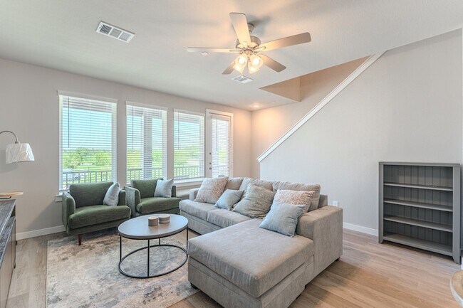 Building Photo - 494 S Centro Cir