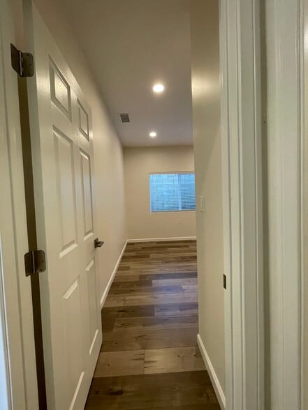 Building Photo - 912 S Bel Aire Dr