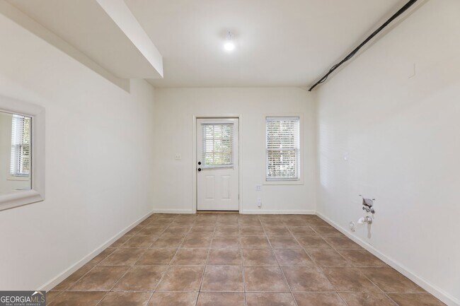 Building Photo - 330 Summerlin Dr