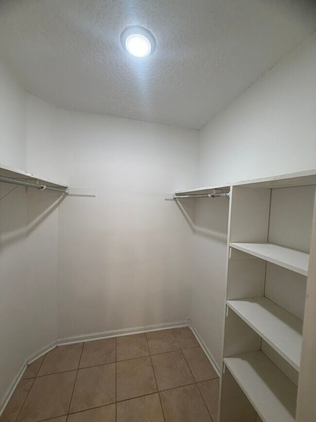 Building Photo - 104 Shearman Way