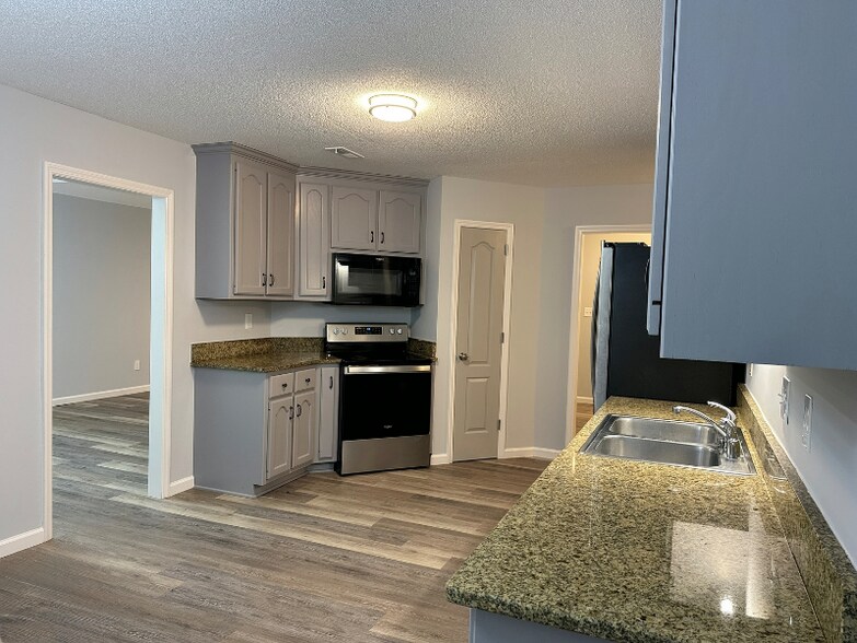 Building Photo - 100 Patra Dr