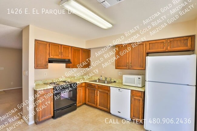 Building Photo - Knoell Villa Solano