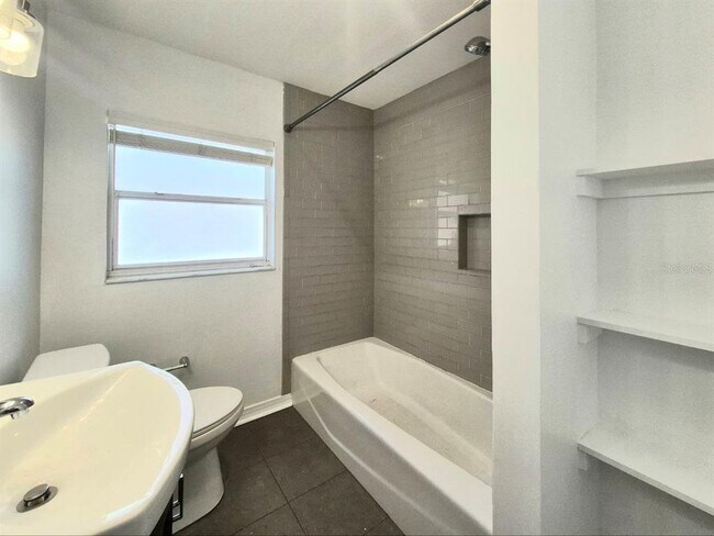 Building Photo - 2617 W Watrous Ave