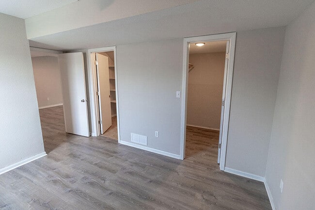 Building Photo - 1427 Greensboro Dr