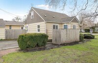 Building Photo - 836 Eldin Ave SE