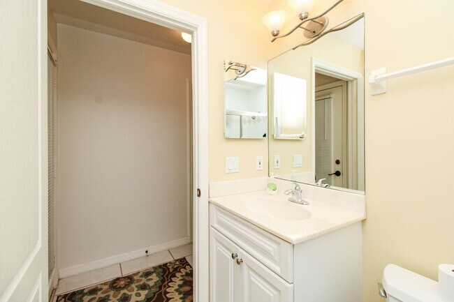 Building Photo - ** 4 BED-3 BATH PRIVATE SINGLE FAMILY POOL...