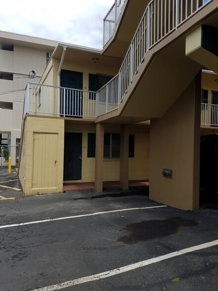 Building Photo - 24 Hialoa St