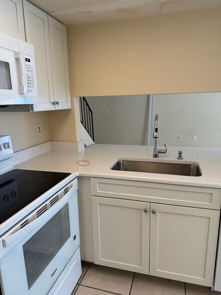 Building Photo - 3276 Prince Edward Island Cir