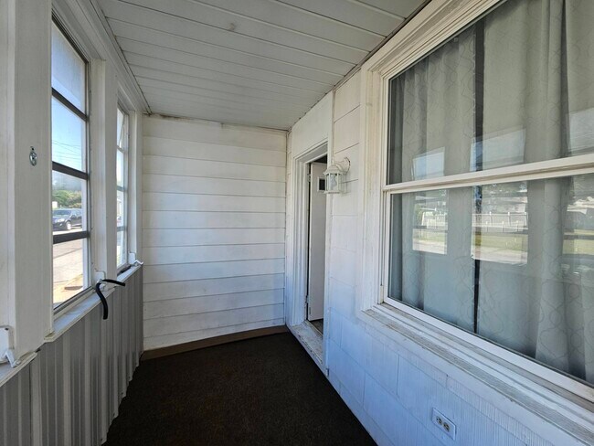 Building Photo - 526 Ridge St