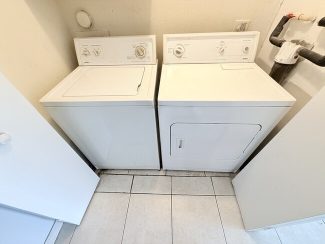 Building Photo - 4005 NW 87th Ave