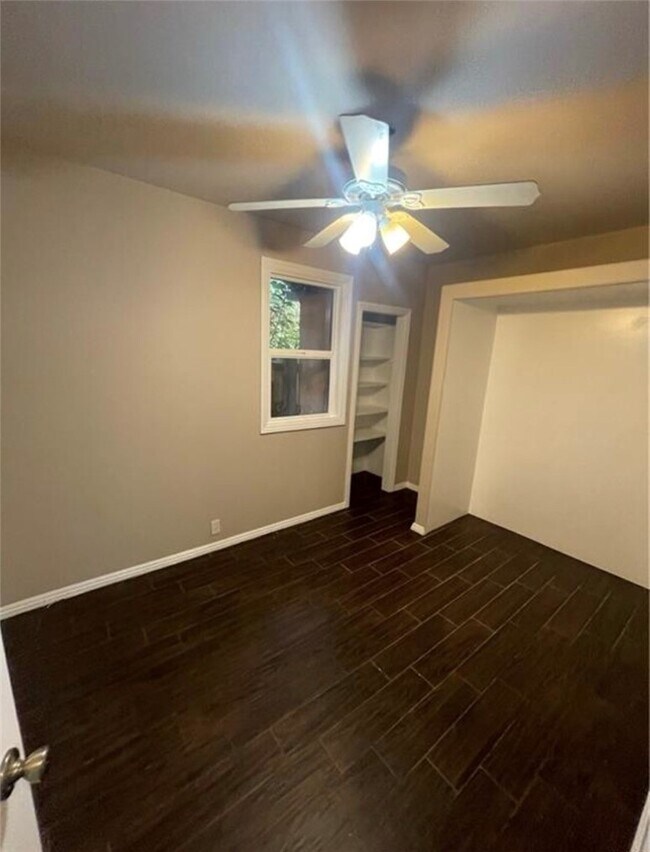 Building Photo - 590 W 3rd St