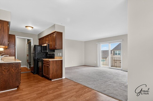 Building Photo - $1395 2 bedroom town house