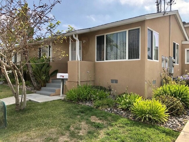 Building Photo - 2721-27 Nye St