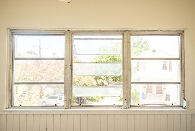 Building Photo - 2015 S Rendon St