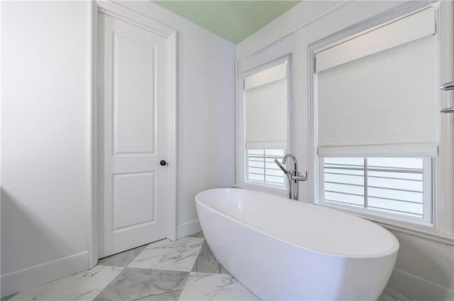 Building Photo - 81 Delmont Dr NE