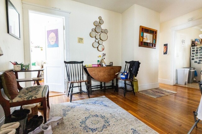 Building Photo - Brighton 4 Bed / 2 Bath – Spacious Layout – 9/1 Move-In