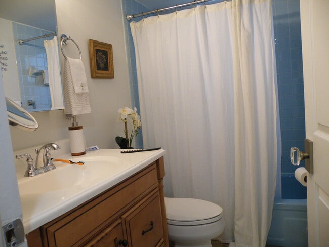 Building Photo - 15 Willowbrook Ln