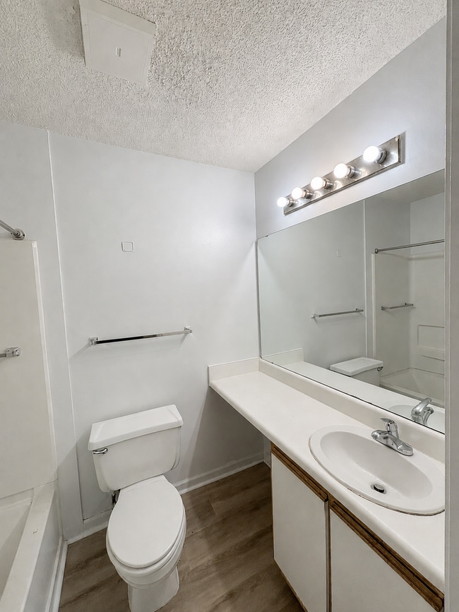 Building Photo - 1511 Graduate Ln