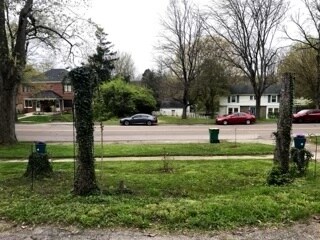 Front yard view from entrance - 2408 S Patterson Blvd