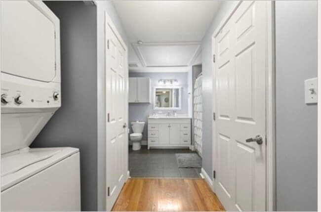 Building Photo - 10 Seaport Dr