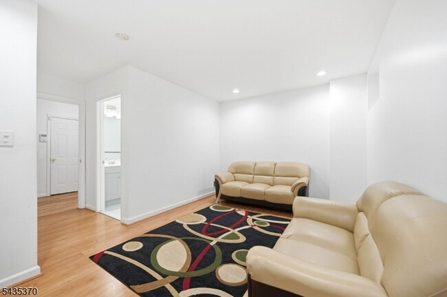 Building Photo - 216 Barringer Dr