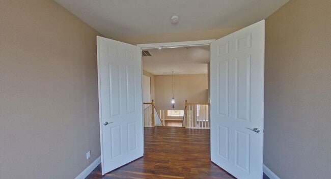 Building Photo - 1692 Woodhaven Cir