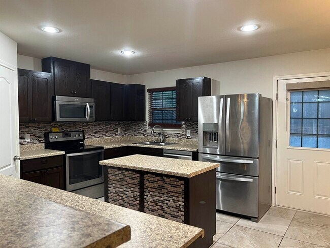 Building Photo - 815 Bartolome Ln
