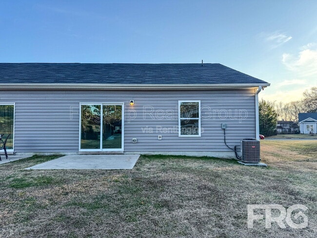 Building Photo - 1400 S Taylor St