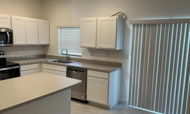 Building Photo - 606 SW 12th St