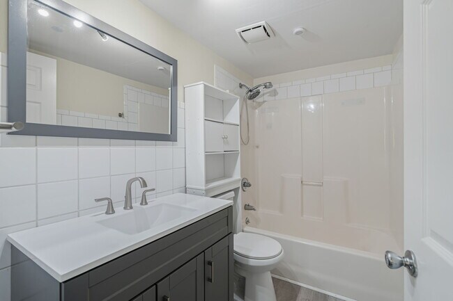 Building Photo - 8624 Walnut Springs Ln