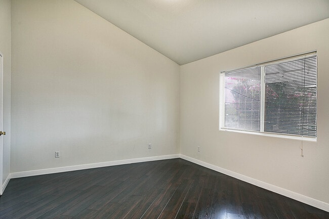 Building Photo - Beautiful 3 Bedroom Sylmar Home