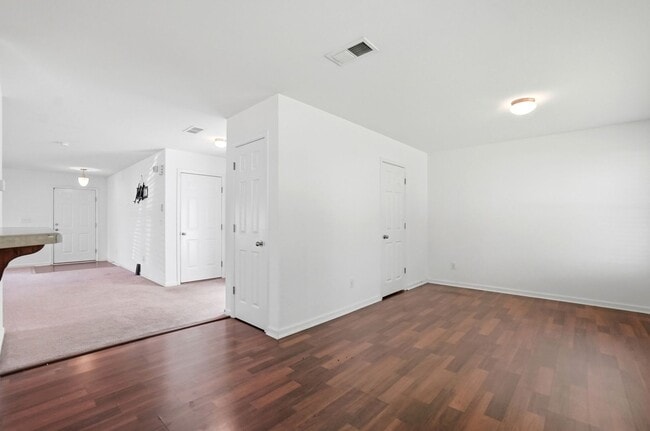 Building Photo - Spacious 4BR Home with New Carpet & Fenced Backyard