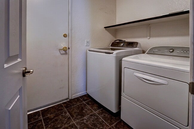 Building Photo - 6530 Bucking Horse Ln