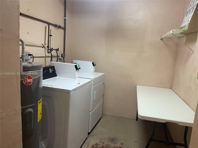 Building Photo - 9481 Evergreen Pl