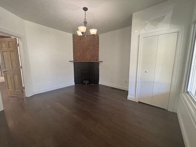 Building Photo - 87th,W.1308