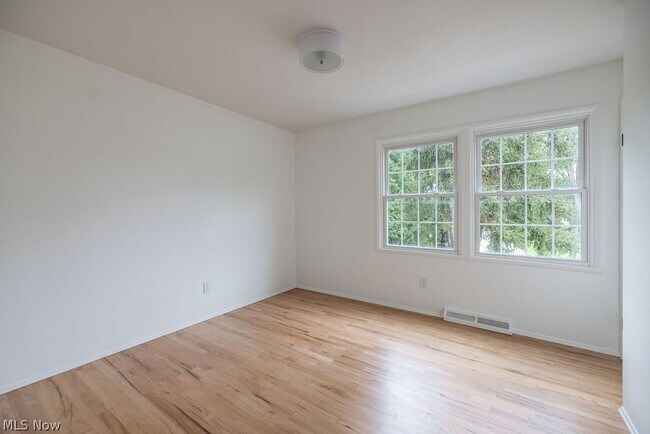 Building Photo - 2445 Olentangy Dr
