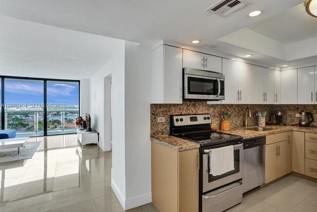 Building Photo - 20515 E Country Club Dr