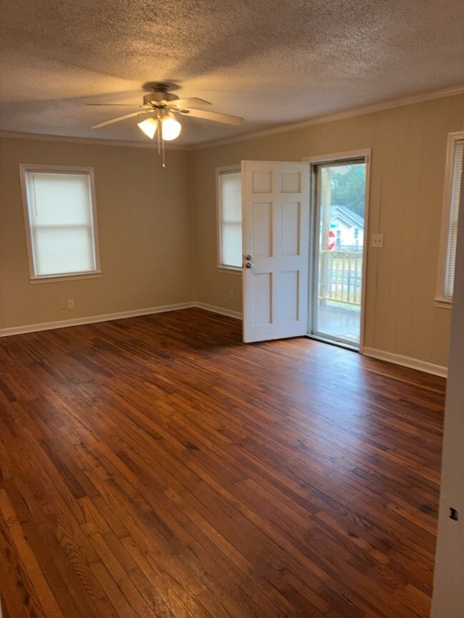 Building Photo - 220 Mauldin St