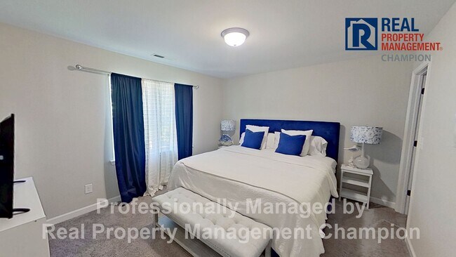 Building Photo - Spacious 3 BD/2.5 BA Home with Office Featuring Open Floorplan