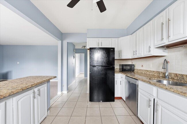 Building Photo - 1400 70th St
